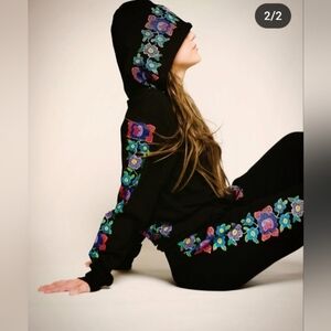 Erasmus Apparel EUC Black Floral Jogging Pants Size Small